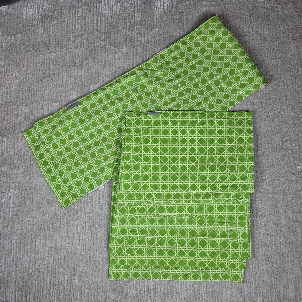 Waverly Table Runner and 8 Placemats Floral Pattern with Green Trim
